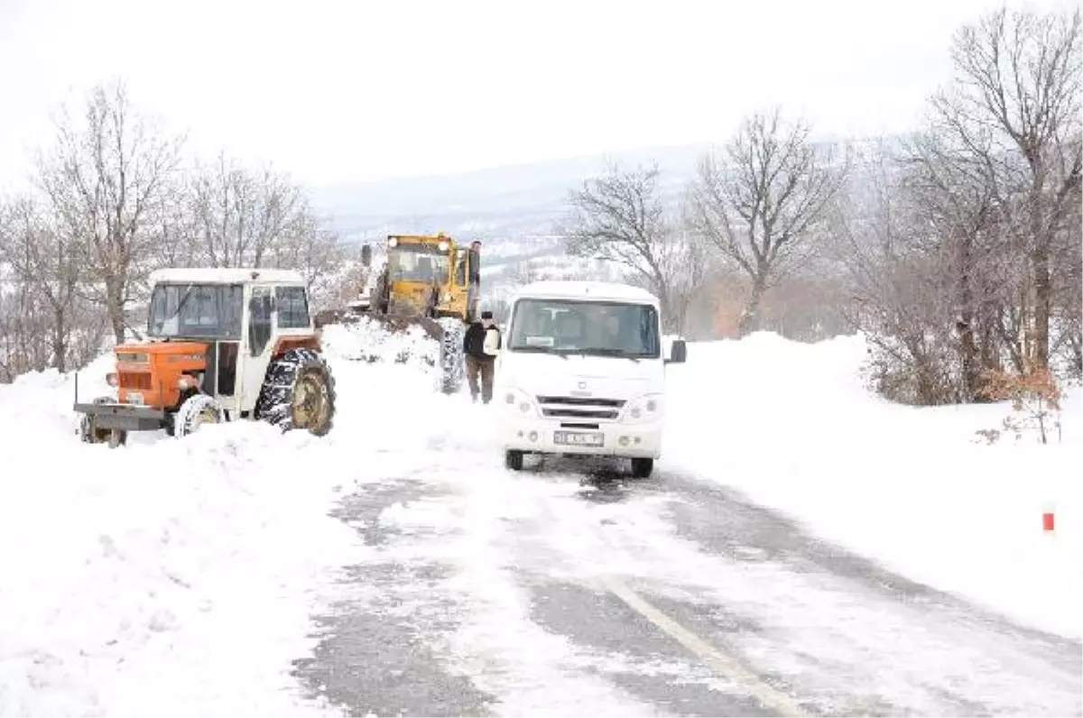 Yolda Mahsur Kalan Öğrencilerin Yardımına Ekipler Yetişti