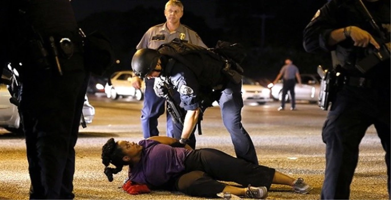 ABD\'de Polislerin Çoğuna Göre Siyahilerin Vurulması "Münferit Olaylar"