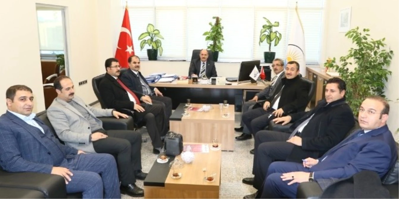 AK Parti Heyetinden Genel Sekreter Yaşar\'a Ziyaret