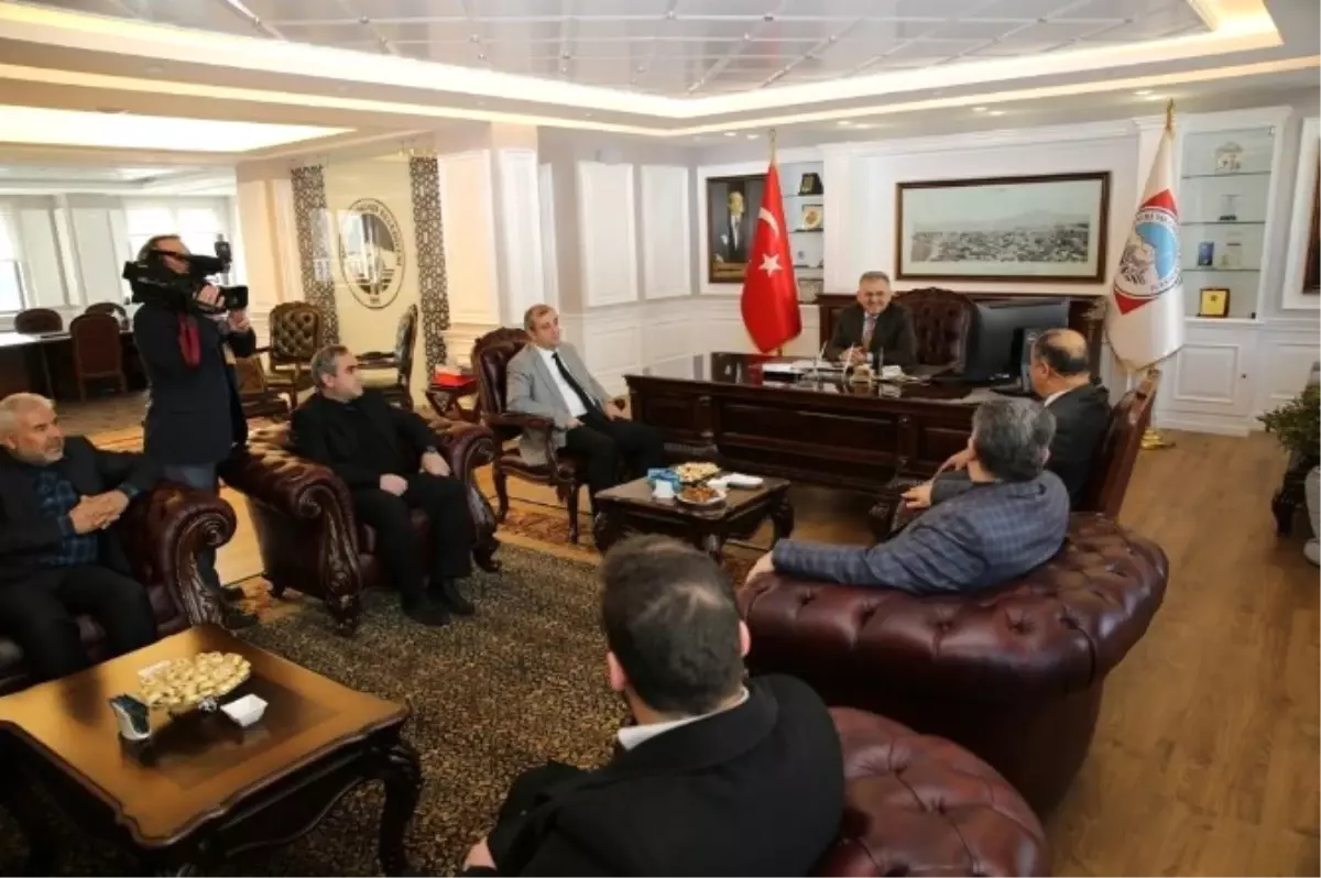 AK Parti Melikgazi Yönetim Kurulu Başkan Büyükkılıç\'ı Ziyaret Etti