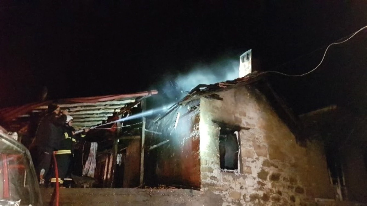 Antalya\'da Ev Yangını: 1 Ölü