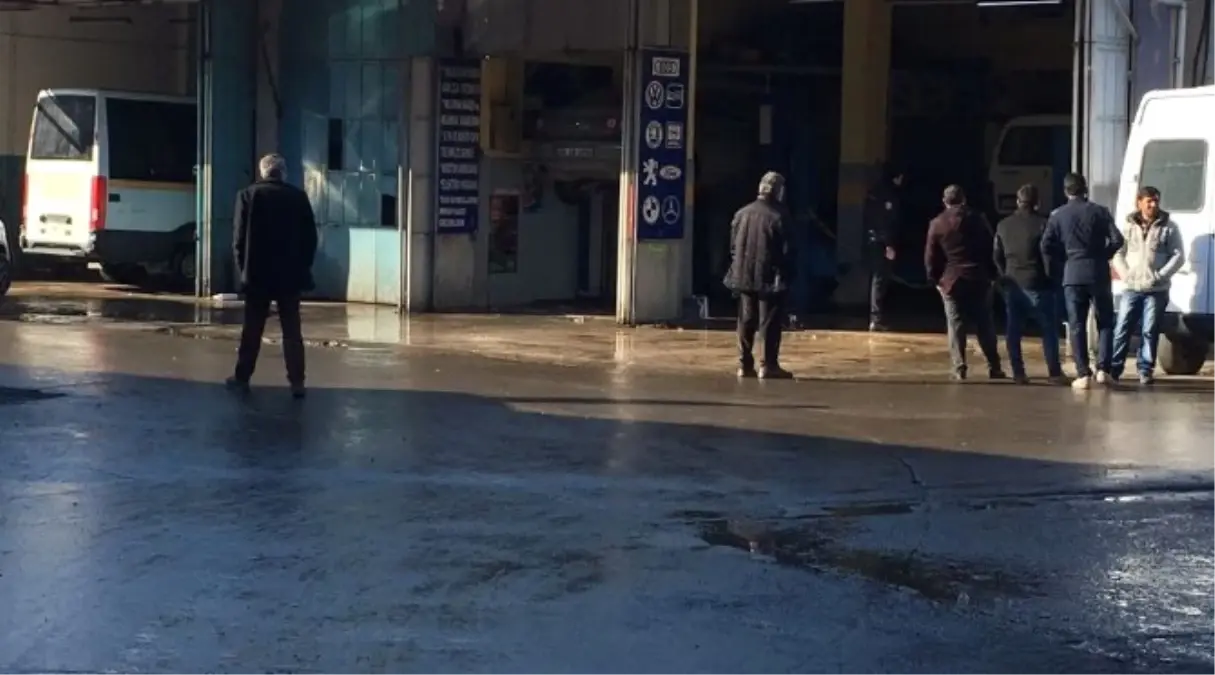 Arabayı Tamir Eden İşçi, İş Kazasında Yaralandı