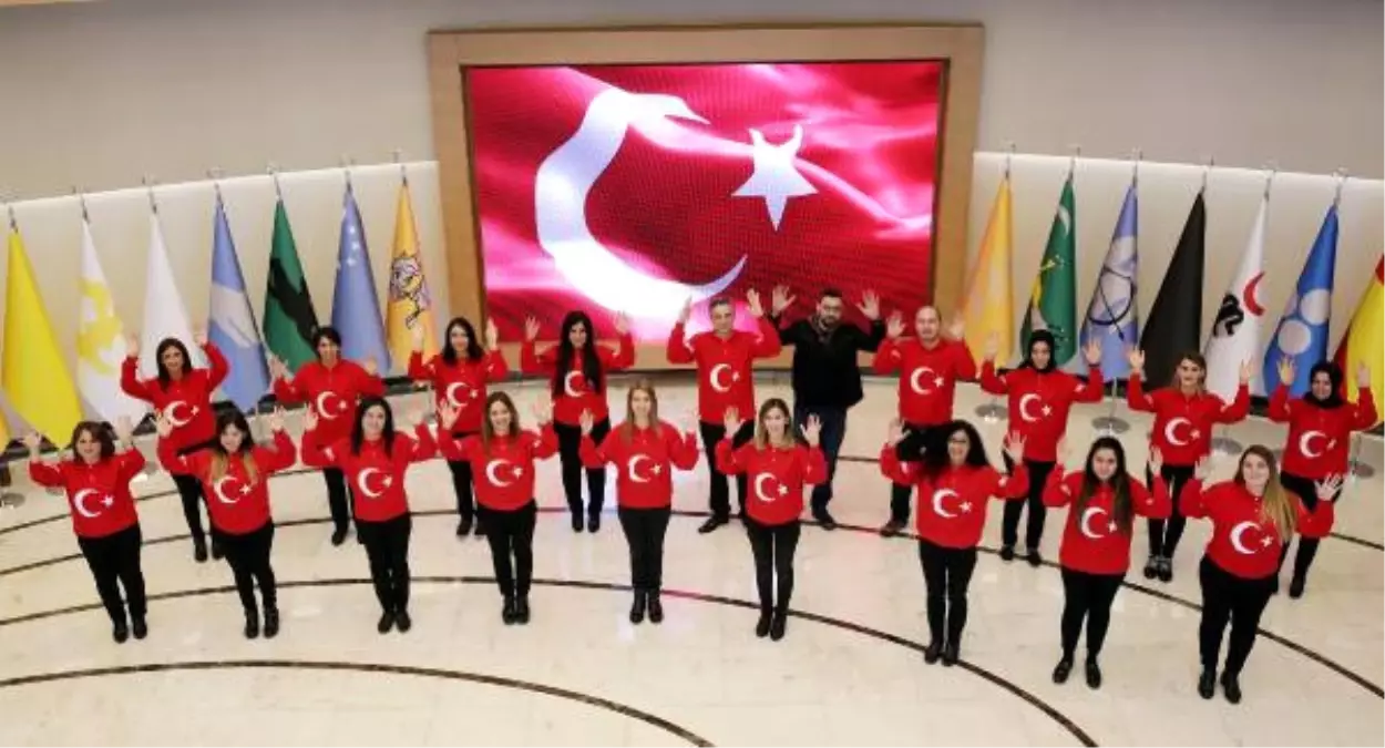 Belediye Personeli İşaret Diliyle İstiklal Marşı\'nı Okudu