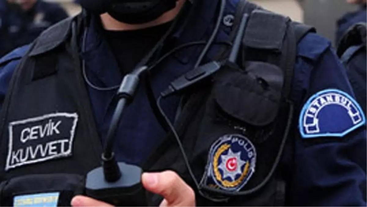 Beyoğlu\'nda Genç Kadının "Rehin Tutuluyorum" İhbarı Hareketli Dakikalar Yaşattı