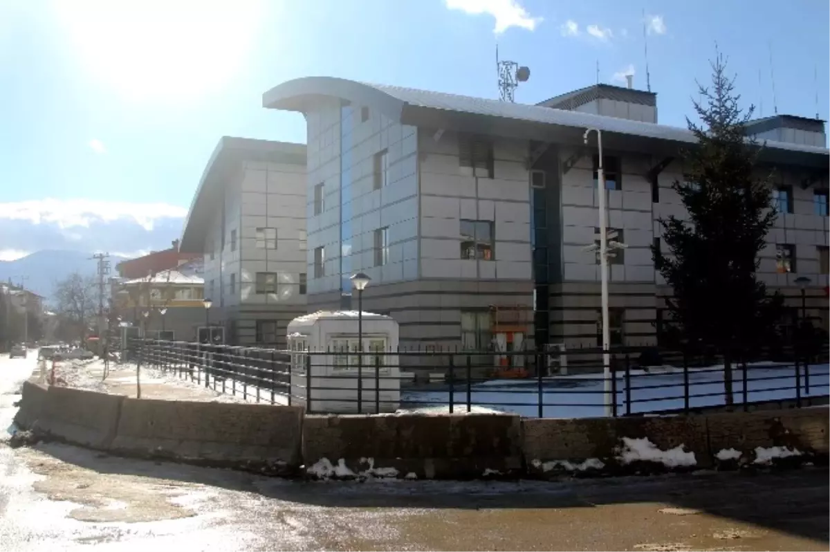 Bolu Emniyeti\'nde Beton Bariyerli Güvenlik