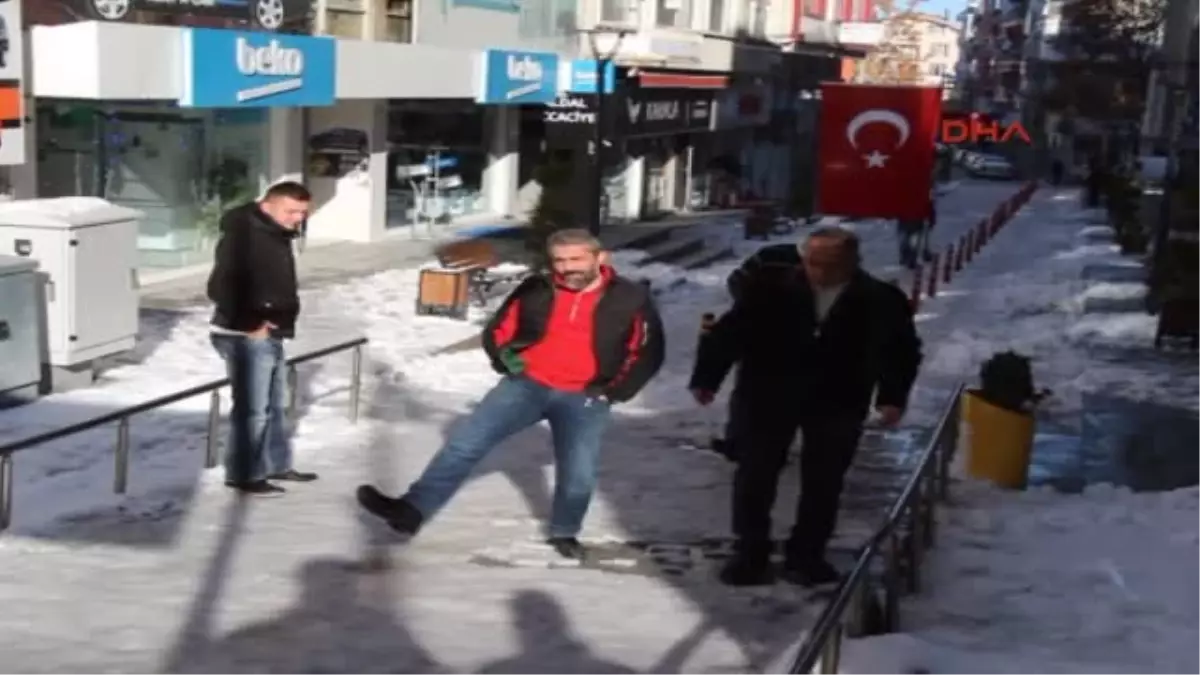 Burdur - Esnaf Kar Birikintilerini Temizledi