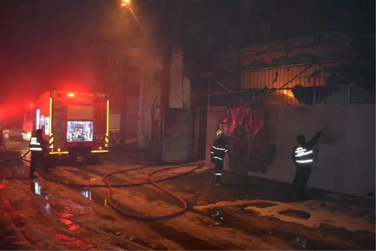 Bursa\'da Mobilya Atölyesi Yandı