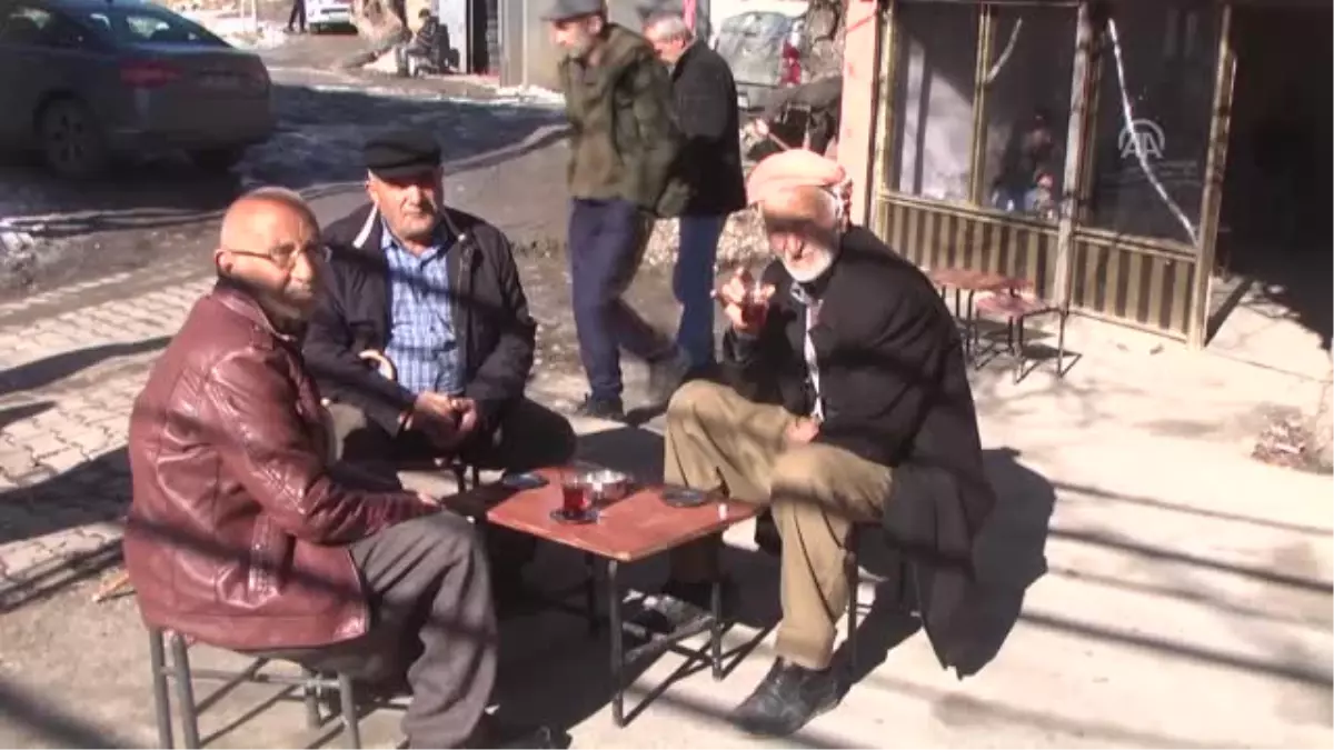 Çukurca\'da Vatandaşlar Güneşli Havanın Tadını Çıkardı - Hakkari