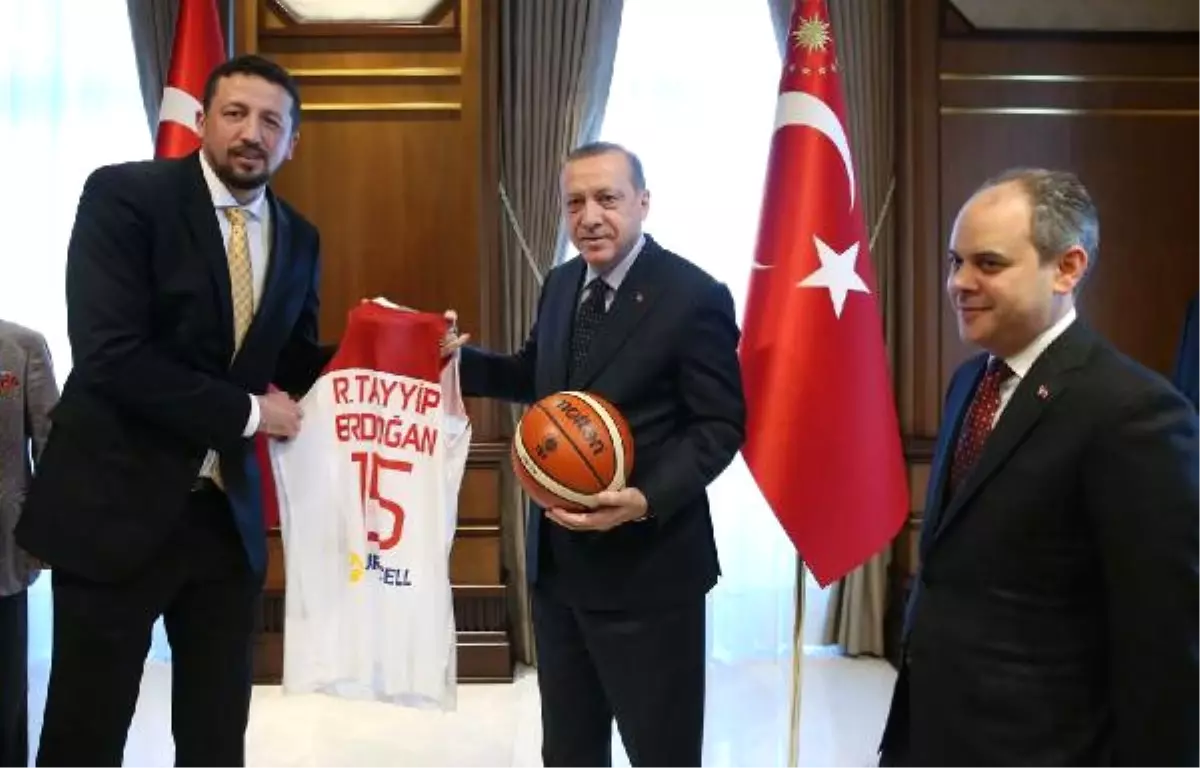 Cumhurbaşkanı Erdoğan, Tbf Yönetim Kurulu\'nu Kabul Etti