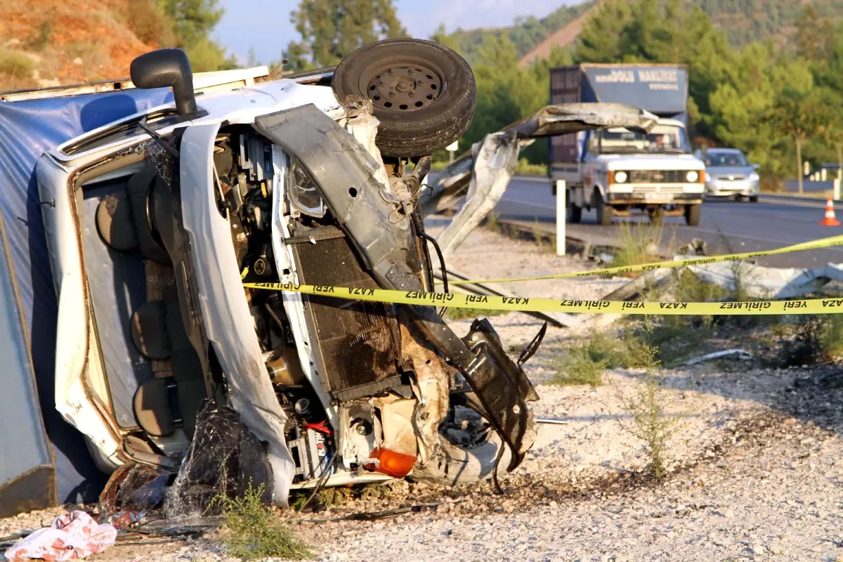 Denizli\'de Kamyonet Devrildi: 1 Ölü