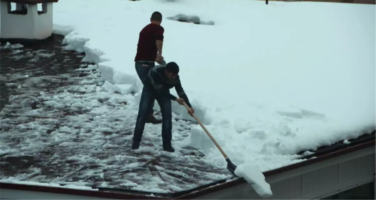 İstanbullular Yoğun Karın Ardından Çatı Çökmeleri Konusunda Uyarıldı