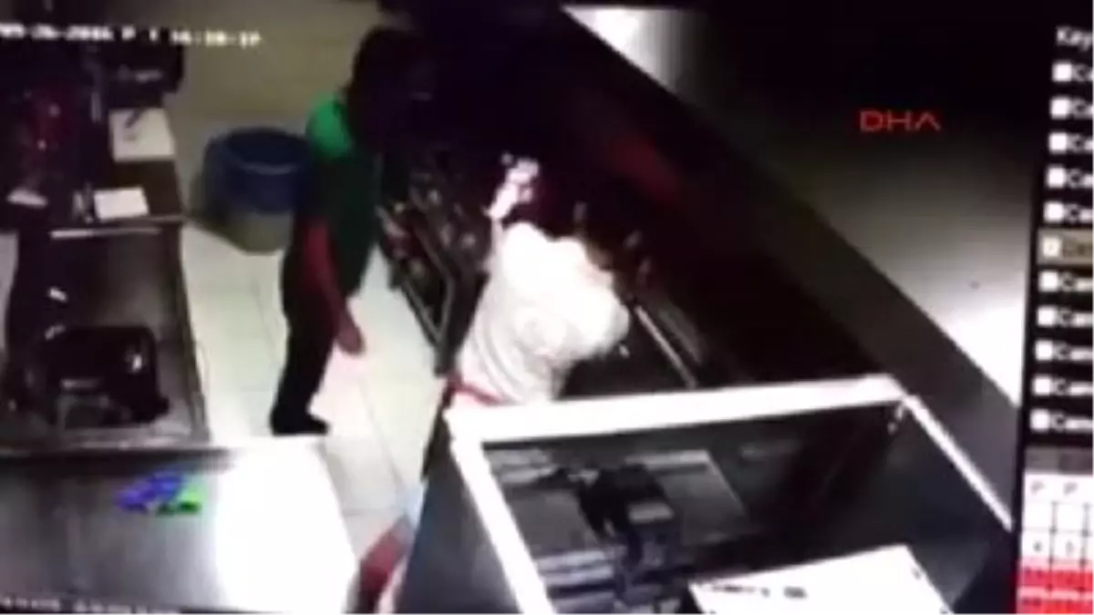 Elleri ve Yüzü Yanan Garsondan, İş Yerine 100 Bin Liralık Dava