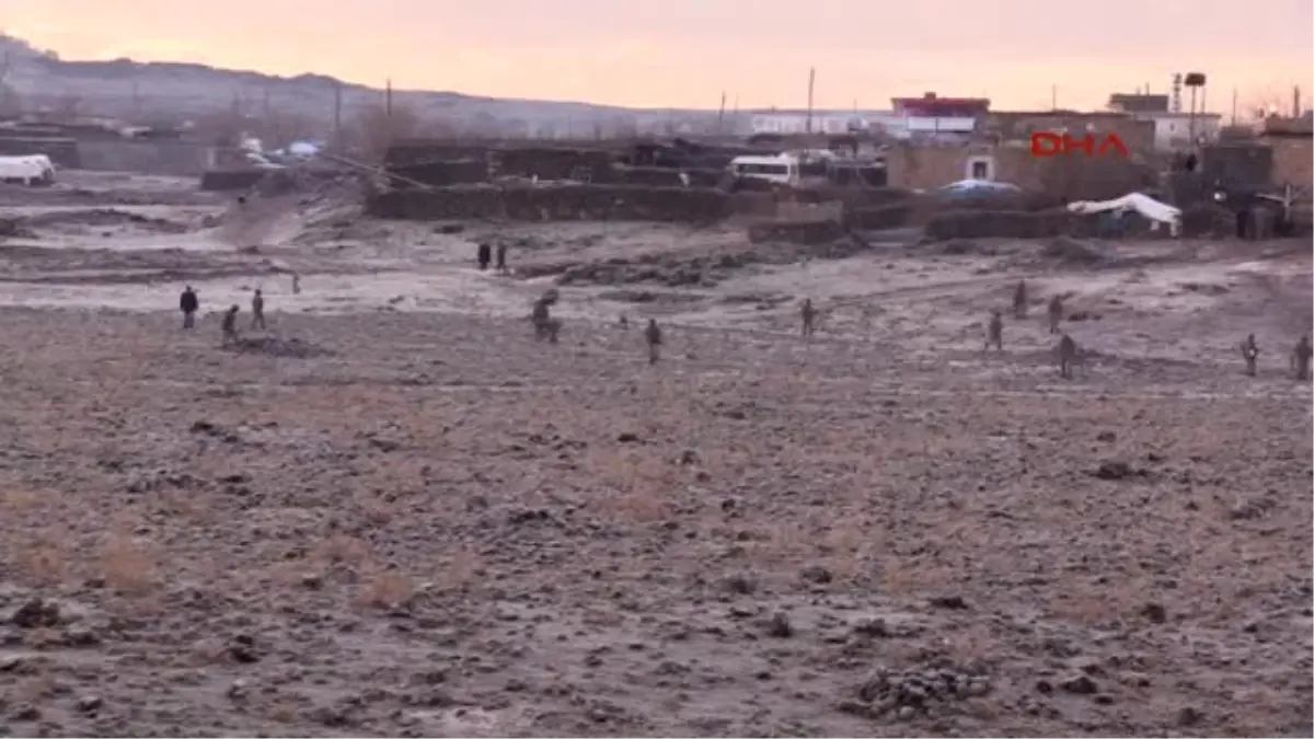 Diyarbakır\'da Cephanelik Gibi Eve Baskın