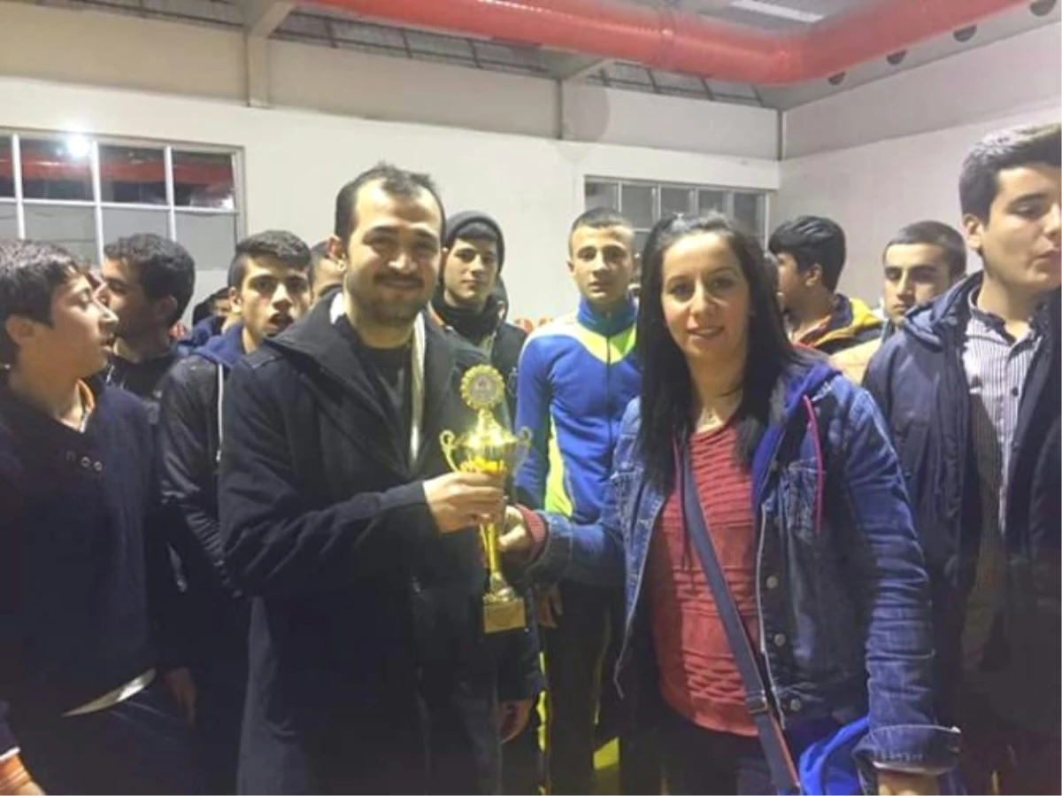 Ebu Sadık Anadolu İmam Hatip Lisesi Güreş Yarışmasında 3. Oldu