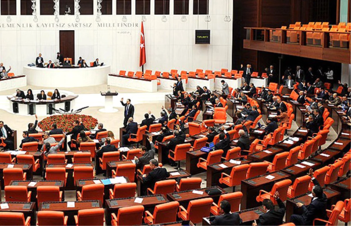 Ensar Vakfı Tartışması Mikrofon Kapattırdı, CHP Grubu Meclis\'i Terk Etti
