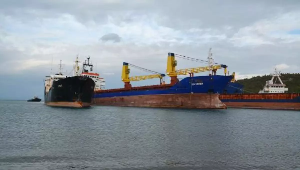 Hacizli Gemi 3 Mil Sürüklenip Karaya Oturdu (2)