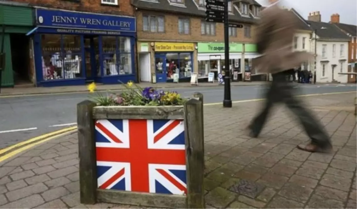 İngiltere, AB Çalışanları İçin Bin Sterlin Talep Edecek