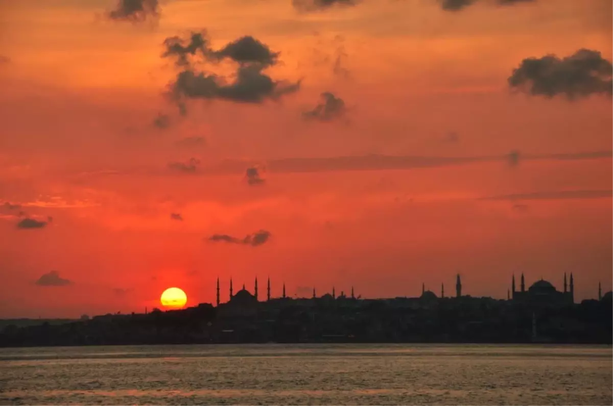 İstanbul\'da Güneş Günler Sonra Yüzünü Gösterdi