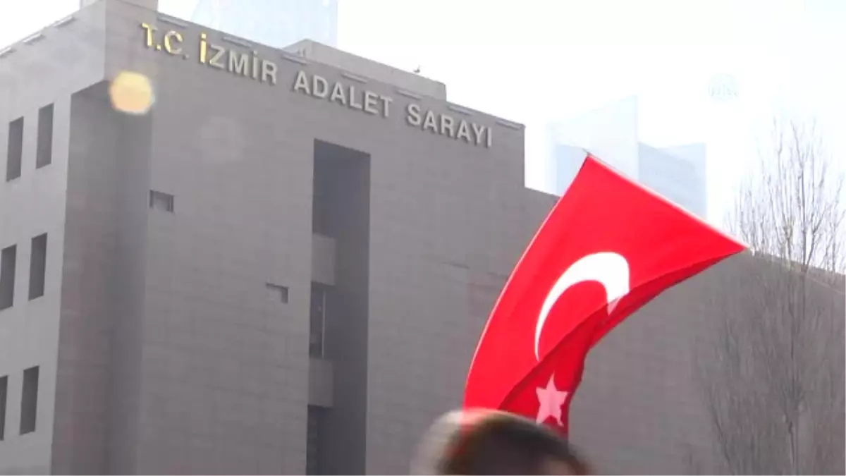 Izmirliler Şehit Sekin\'in Köpeği Zeytin\'i Unutmadı