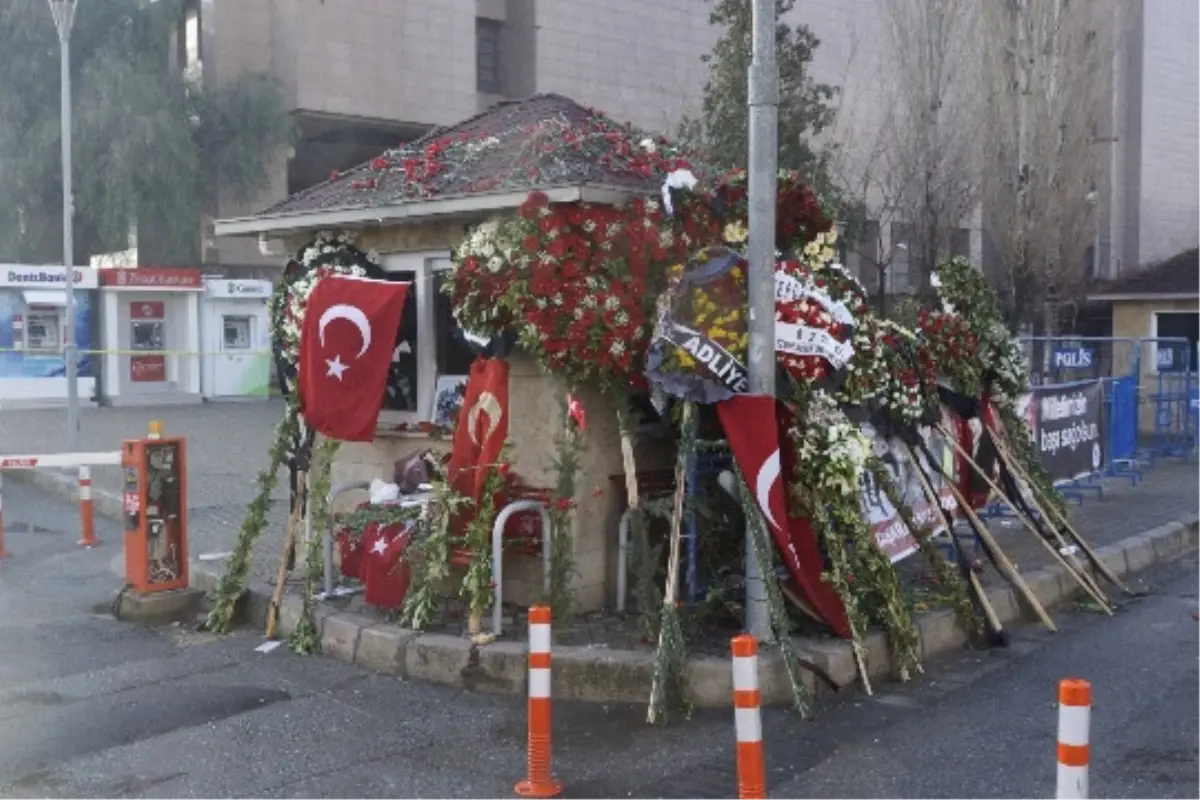 İzmirliler Şehit Sekin\'in Köpeği Zeytin\'i Unutmadı