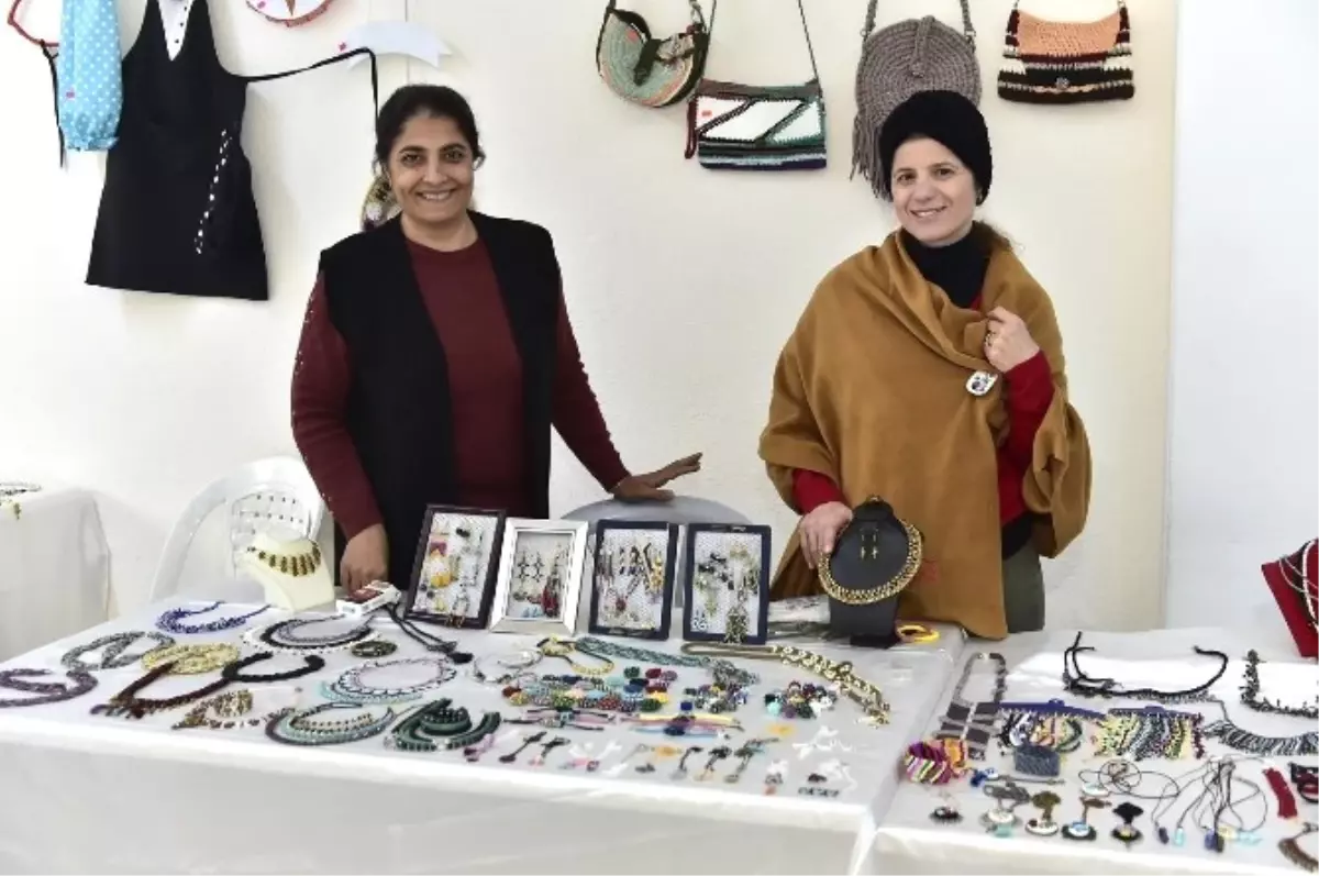 Kadınlar Hanımeller Çarşısı ile Çocuklarının Eğitimine Destek Oluyorlar