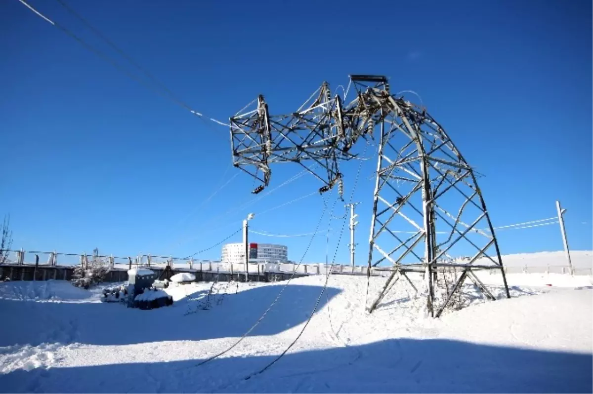 Konya\'da Bir İlçeye 22 Saattir Elektrik Verilemiyor