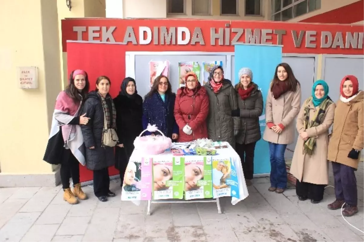 Kurum Girişinde Stant Açtılar