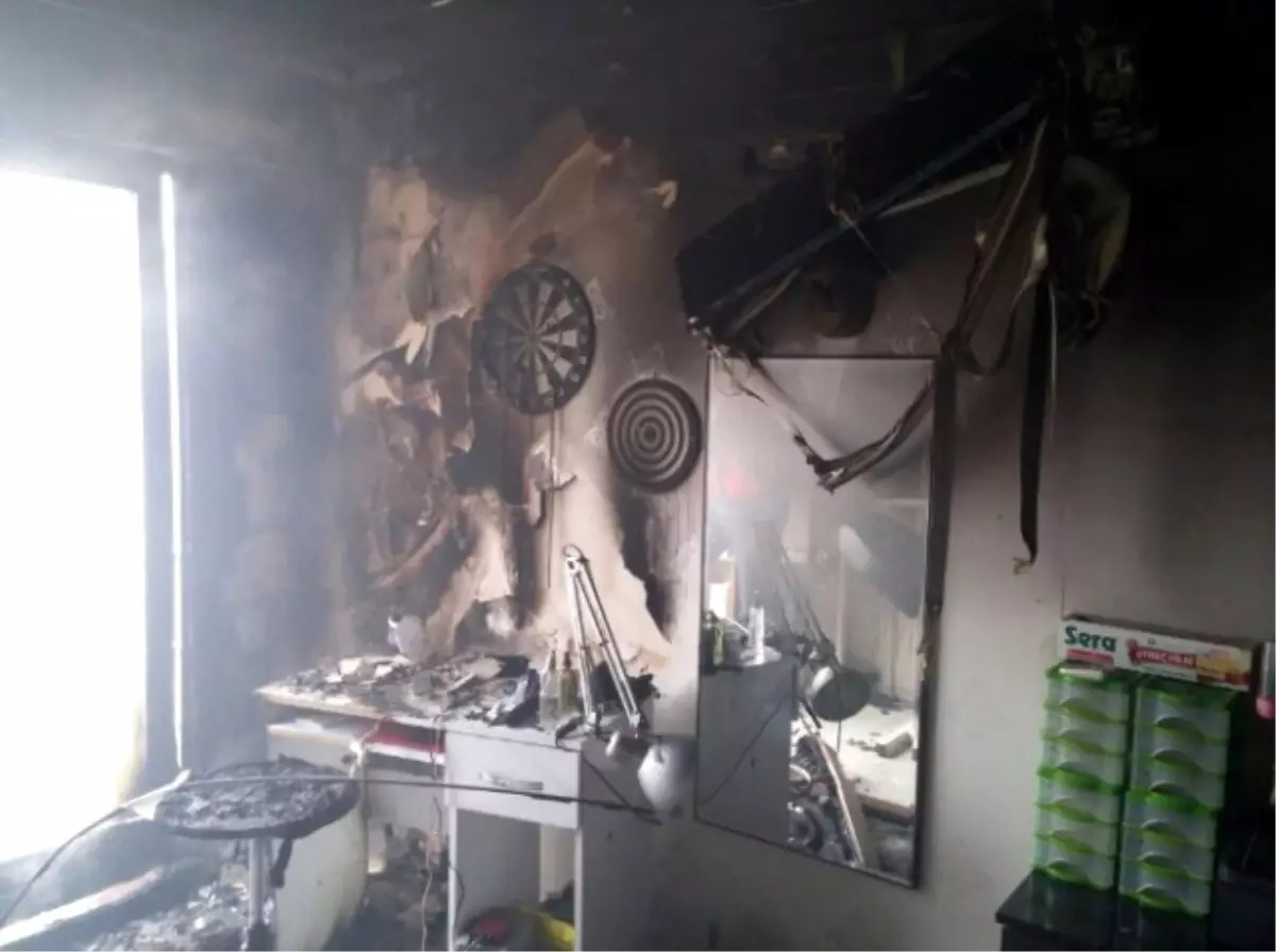 Manisa\'da İş Yeri Yangını