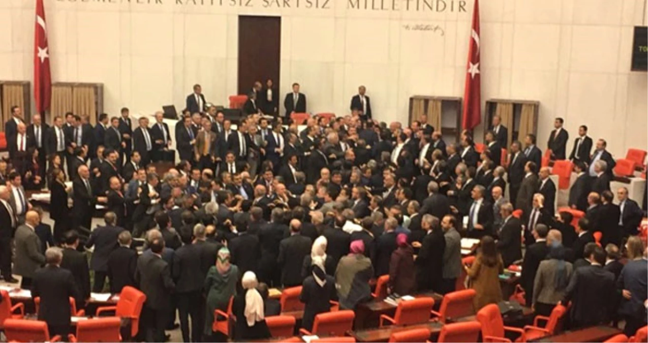 Meclis\'te AK Parti ve CHP\'li Vekiller Arasında Kavga Çıktı!