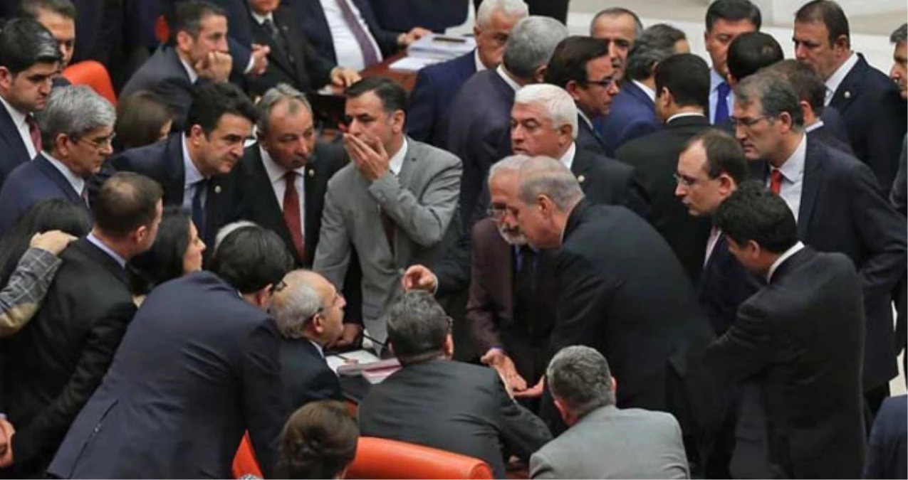 Meclis\'teki Kavga Sonrası Kılıçdaroğlu ile Kurtulmuş Görüştü