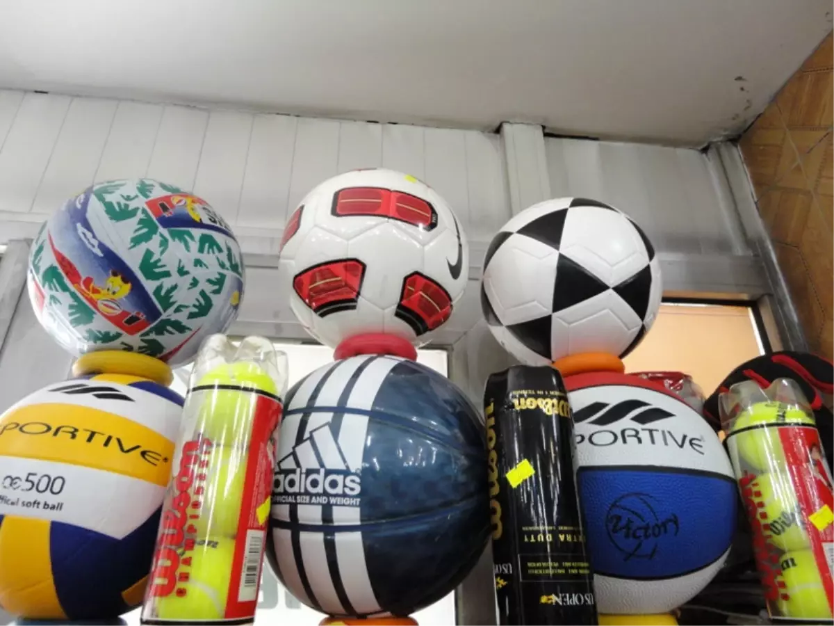 Öğrencilere Spor Malzemesi Desteği