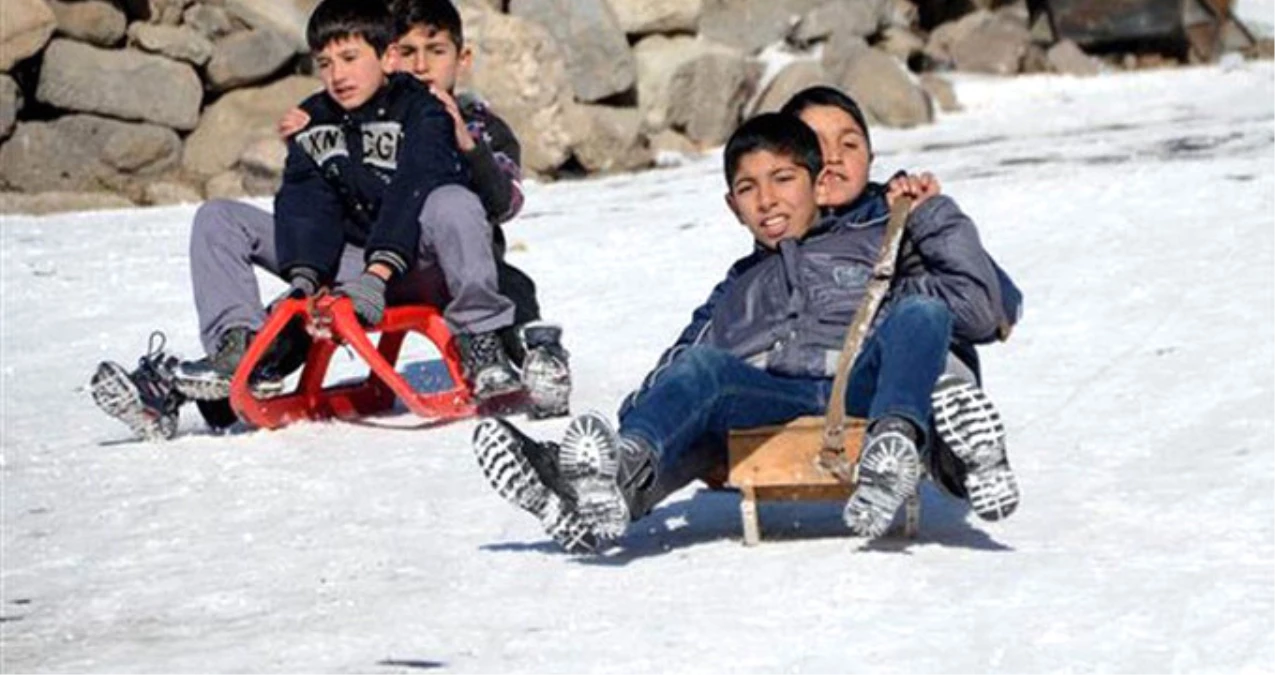 Okullar Tatil Edilmedi Erzurumlular Çıldırdı: Bizim Çocuklar Kutup Ayısı mı