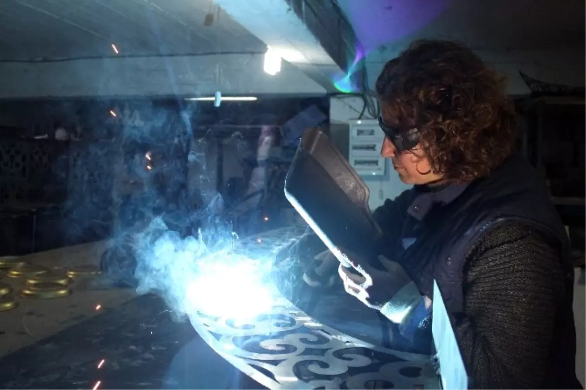 Kadın Girişimci 22 Yıldır Kaynak, Boya Yaparak Kendi Ürünlerini Üretiyor