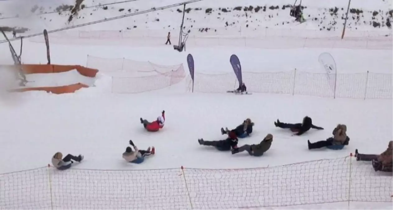 Palandöken\'de Kadınların Leğen-board Keyfi