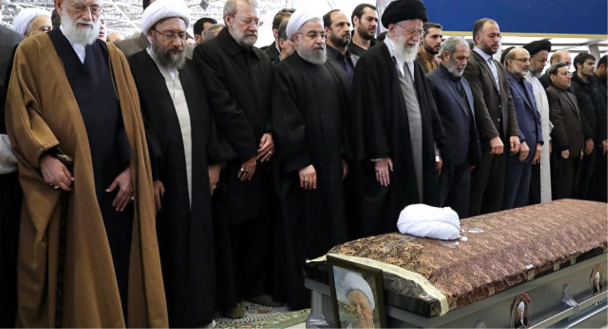 Rafsancani\'nin Cenaze Töreninde Muhalif Lider Lehine Sloganlar Atıldı