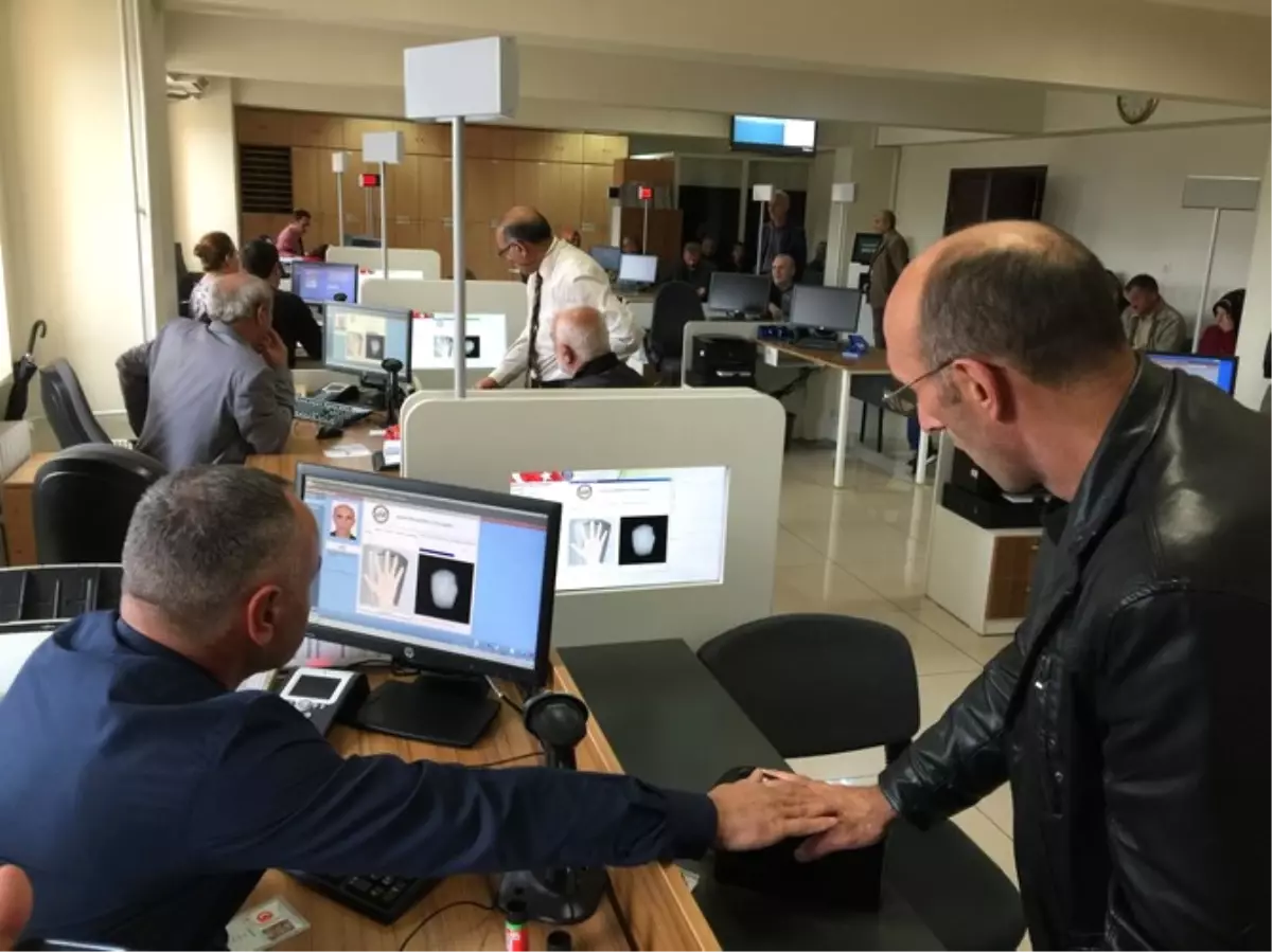 Rize\'de 26 Bin Kişi Yeni Kimlik Kartları İçin Başvuruda Bulundu.