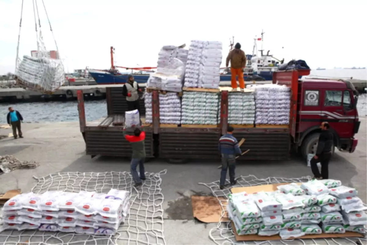 Sınır Ötesine 25 Tır İnsani Yardım Gönderildi