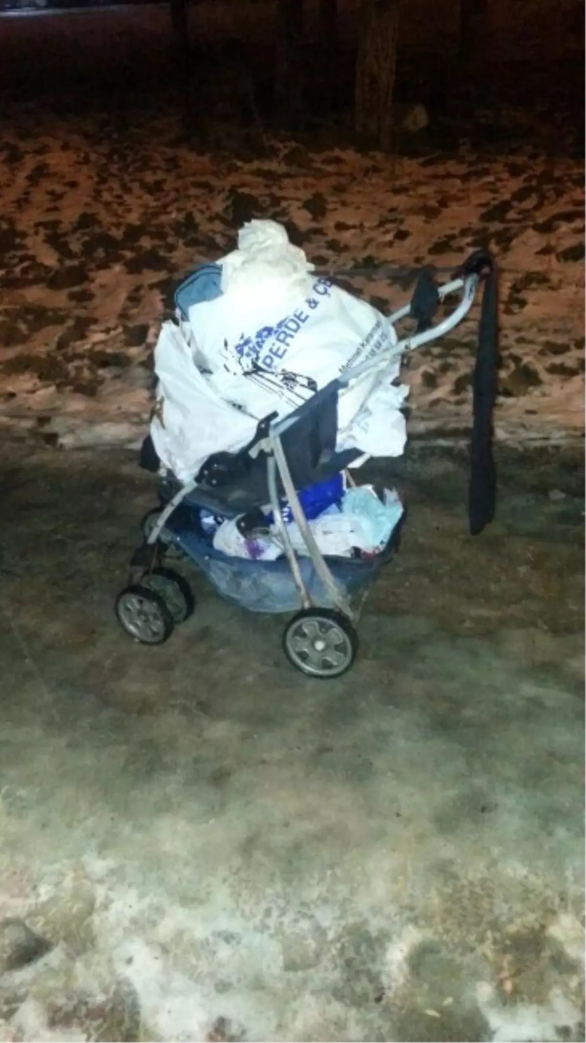 Sokak Ortasına Bırakılan Bebek Arabası Paniğe Sebep Oldu