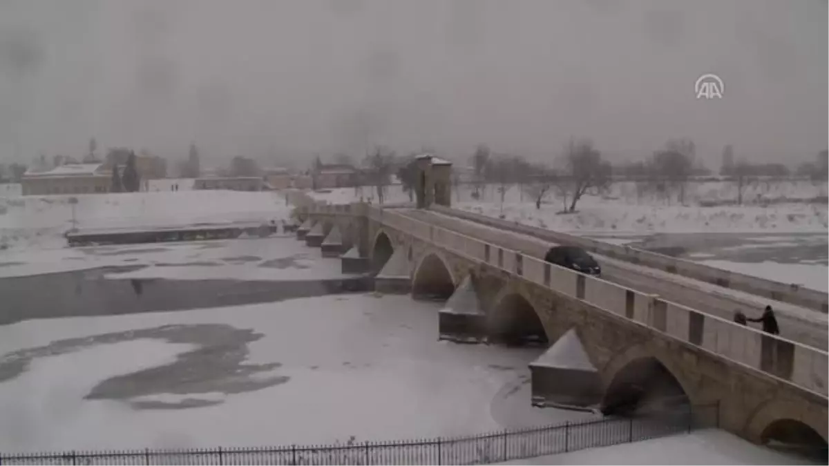 Tunca Nehri Buz Tuttu