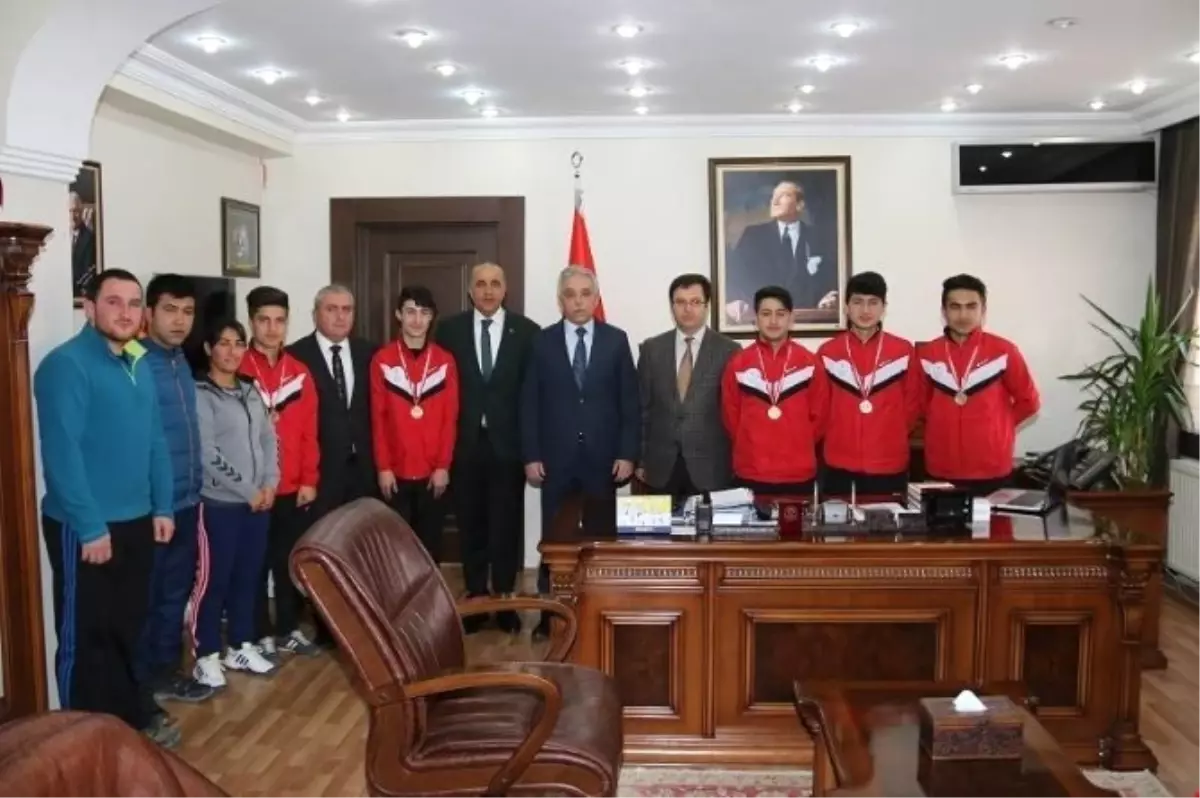 Vali Toprak, Şampiyon Tenisçileri Kabul Etti