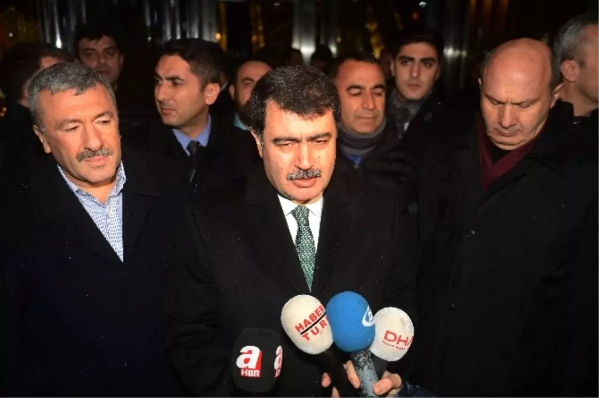 Vali Vasip Şahin Çöken Tentenin Altında Kalarak Yaralananları Ziyaret Etti