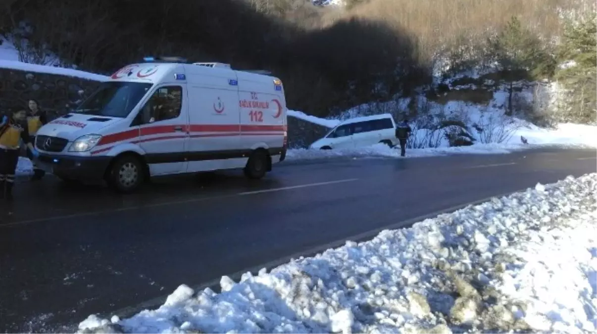 Zonguldak\'ta İki Ayrı Trafik Kazası: 3 Yaralı