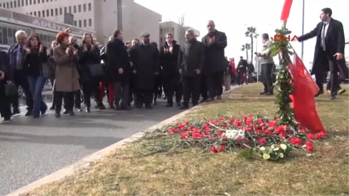 Adliye\'deki Hain Saldırıya Avukatlardan Zincirli Protesto