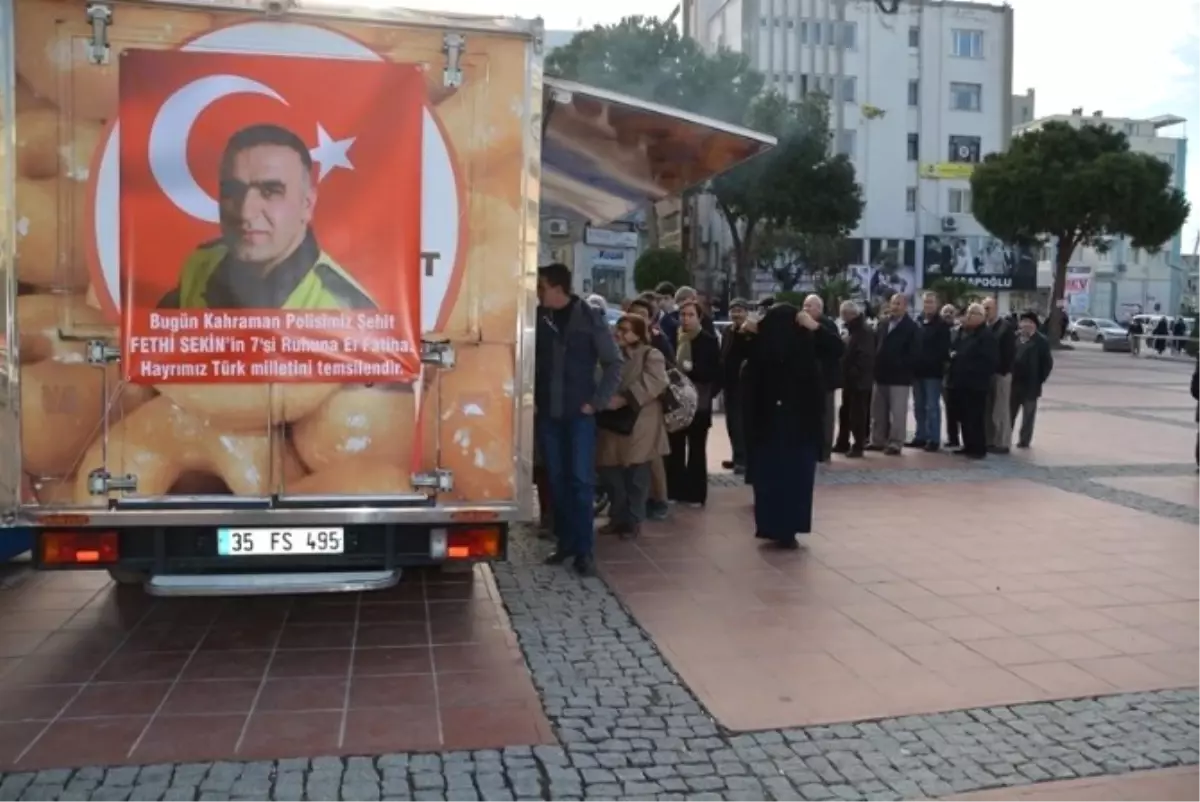 Aliağa\'da, Şehit Polis Fethi Sekin İçin Lokma Döktürüldü