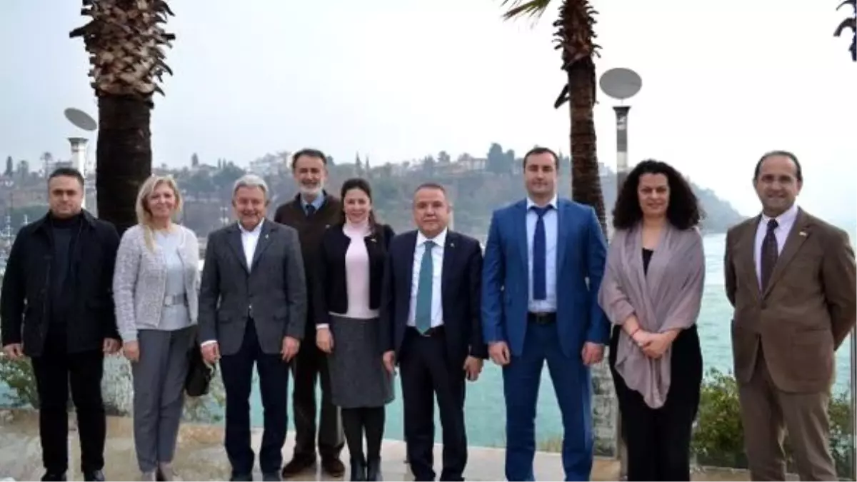 Başkan Böcek "Konsoloslar Platformu" ile Buluştu