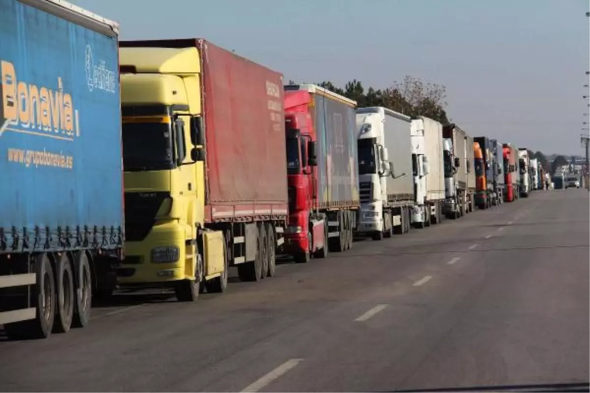 Bulgaristan ve Yunanistan\'a Açılan Kapılarda Tır Kuyruğu