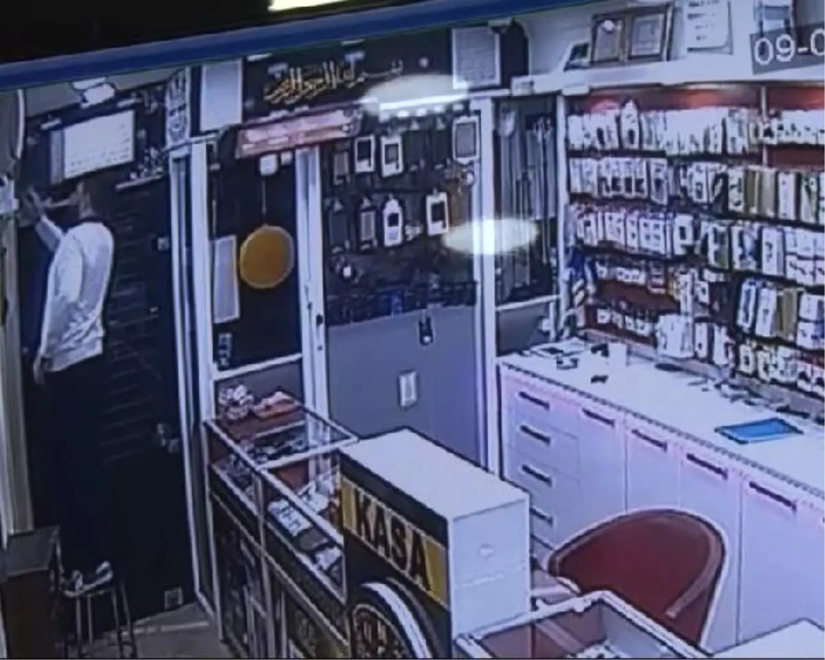Çalıştığı Dükkanı Soyup Kayıplara Karıştı