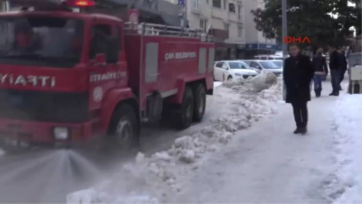Çanakkale - Çan\'da Kar ve Buzlanmaya Karşı Termal Su Ile Temizlik
