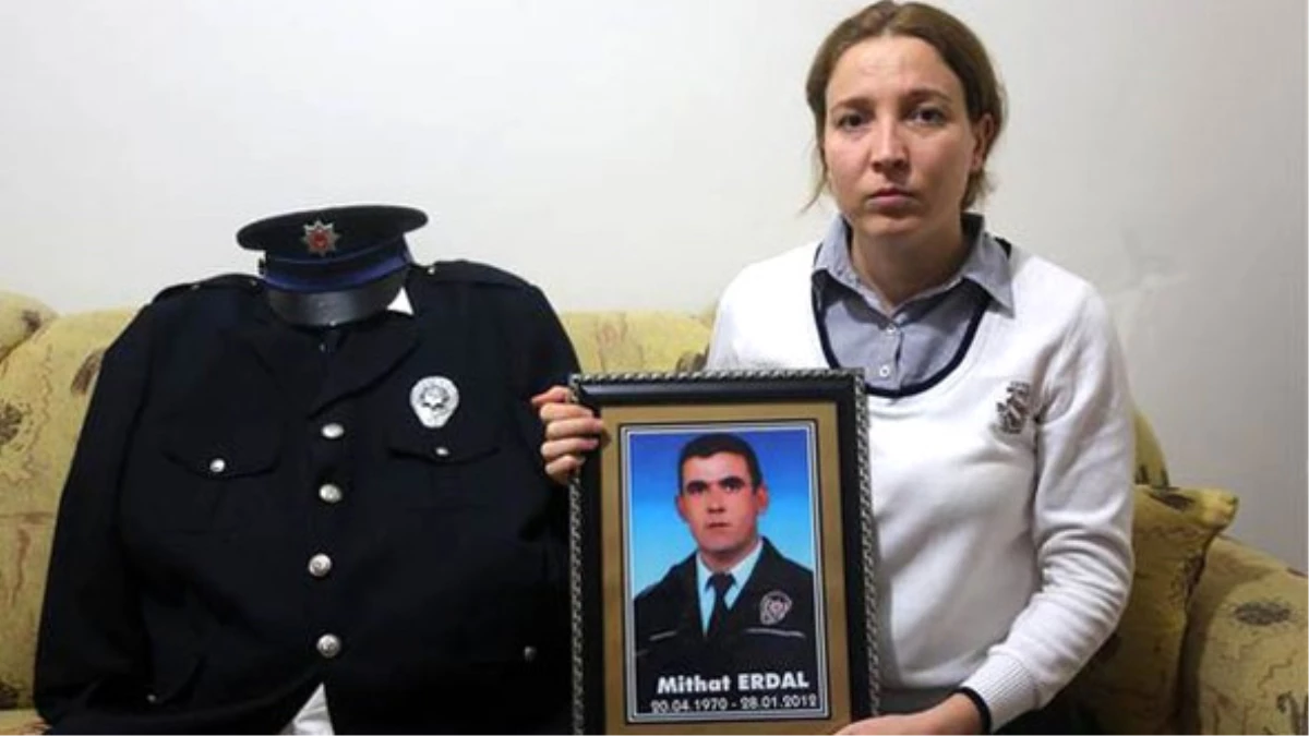 Definecilerin Öldürdüğü Polis Eşinin Şehit Sayılmasını İstedi