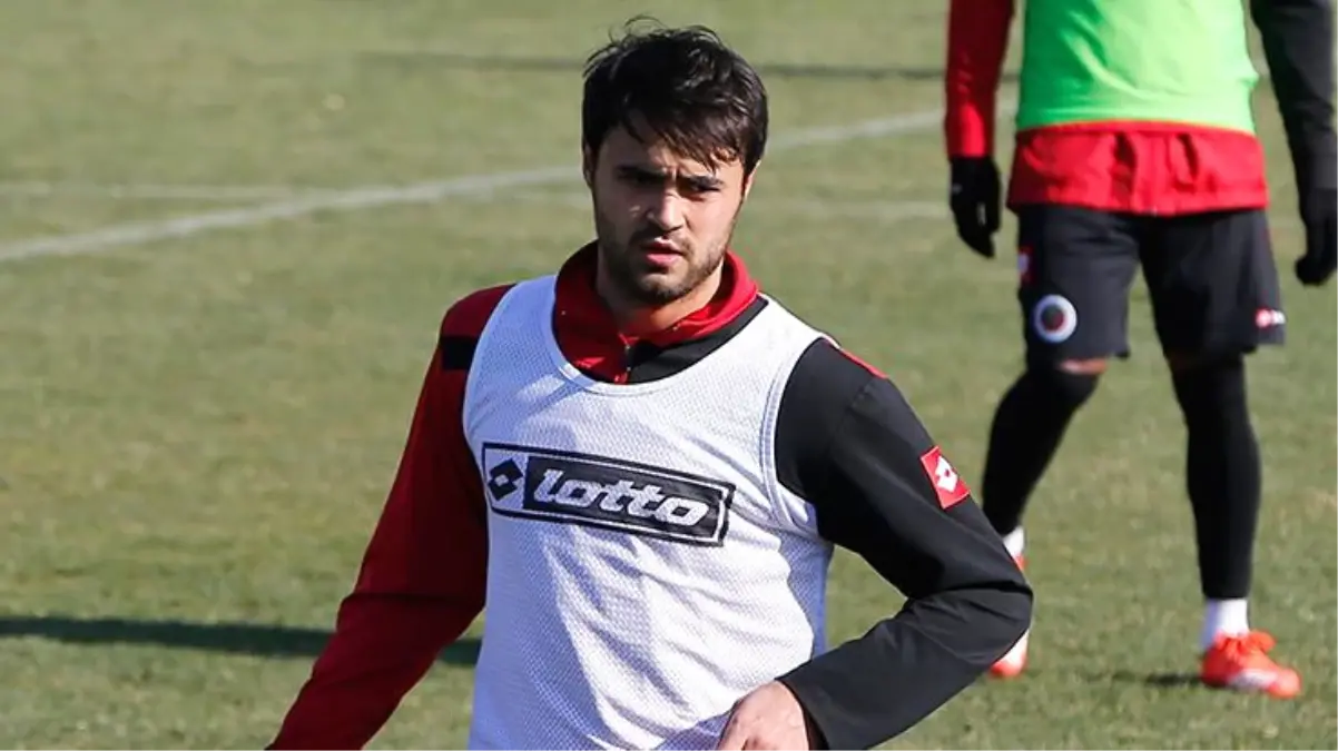 Dha Spor (Son Dakika) Ahmet Çalık Galatasaray\'da. Milli Stoper Yıllık 900 Bin Euro Kazanacak